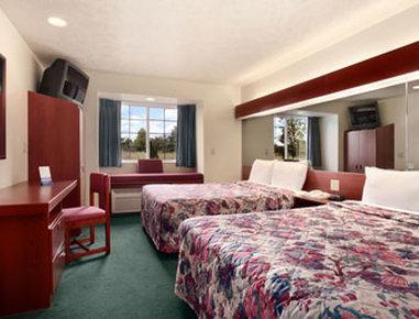 Microtel Inn & Suites By Wyndham Holland Exteriér fotografie